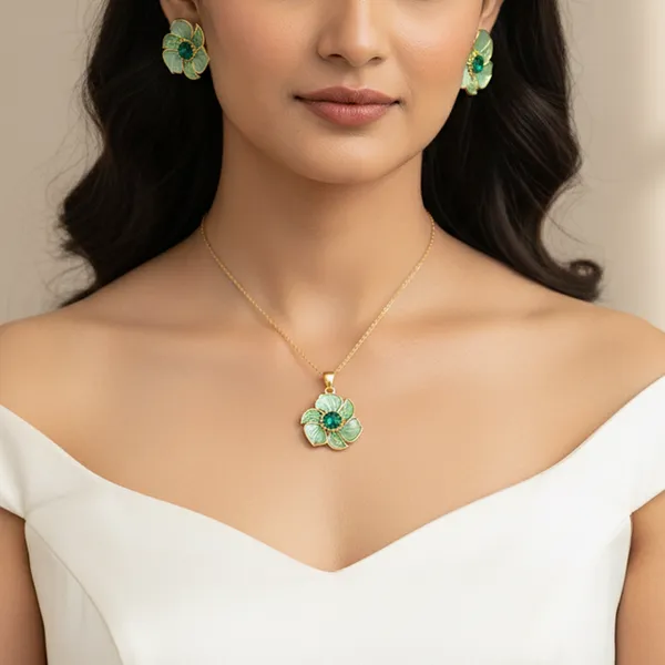 Green_Round_Dazzle_Petal_Pendant_With_Earring_set__For_Women
