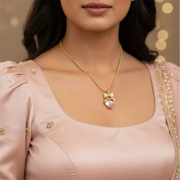 Gold_Amour_Heart_Pendant_Chain_For_Women