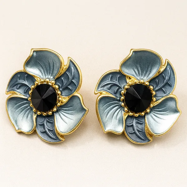 Black_Dazzle_Petal_Pendant_With_Earring_set__For_Women