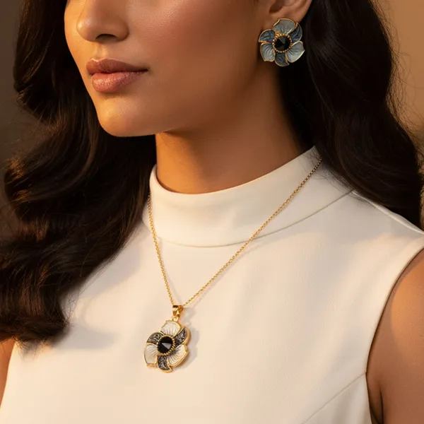 Black_Dazzle_Petal_Pendant_With_Earring_set__For_Women