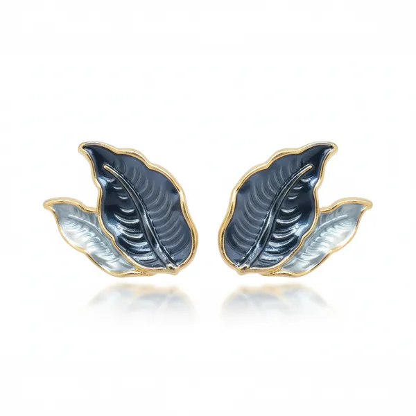 Midnight_Leaf_Pendant_With_Earring_set__For_Women
