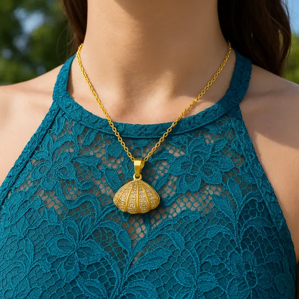 Gold_Pearls_Embrace_Pendant_Chain_For_Women