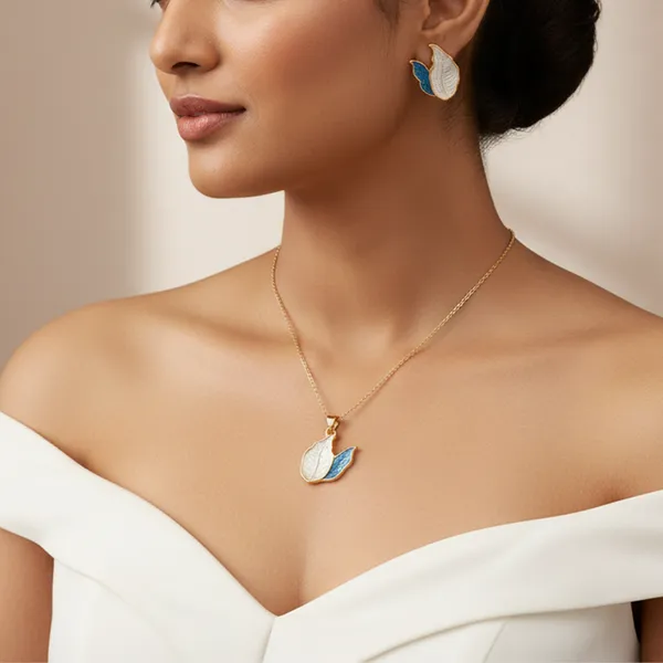 Blue_Breeze_Leaf_Pendant_With_Earring_set__For_Women