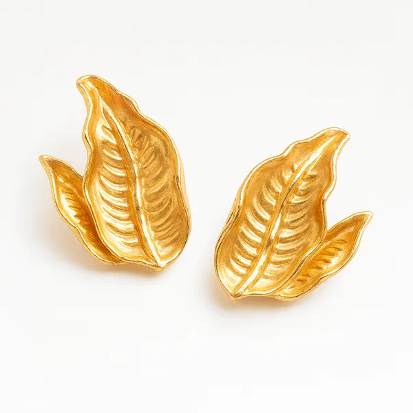 Gold_Charm_Leaf_Pendant_With_Earring_set__For_Women