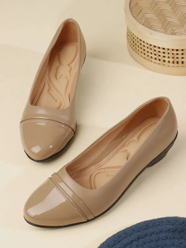 Beige_Synthetic_Leather_Wedges_For_Women