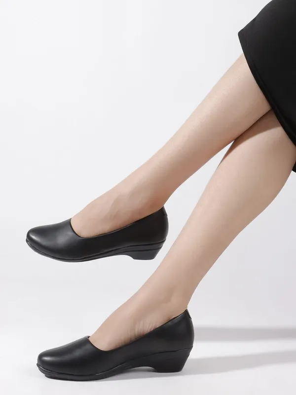Black_Synthetic_Leather_Casual_Slip_On_Bellies_For_Women