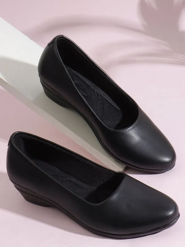 Black_Synthetic_Leather_Casual_Slip_On_Bellies_For_Women