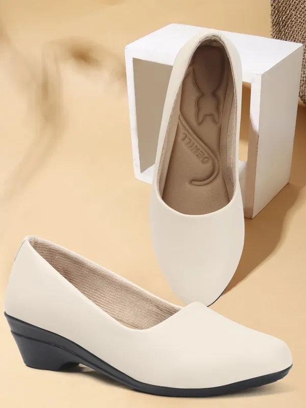 Cream_Synthetic_Leather_Casual_Slip_On_Bellies_For_Women