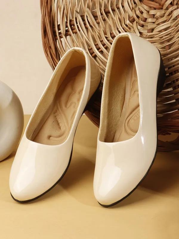 Cream_Synthetic_Leather_Casual_Bellies_For_Women