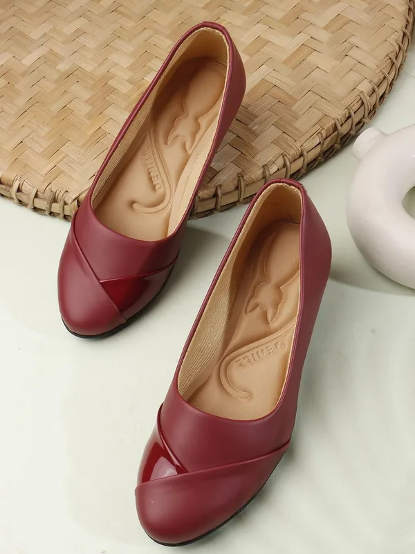 Maroon_Synthetic_Leather_Casual_Slip_On_Bellies_For_Women