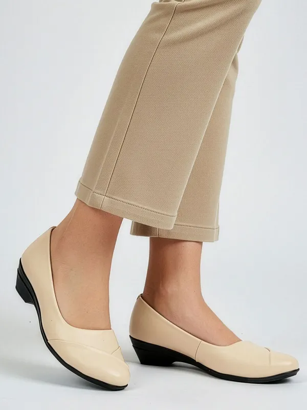 Cream_Synthetic_Leather_Casual_Slip_On_Bellies_For_Women