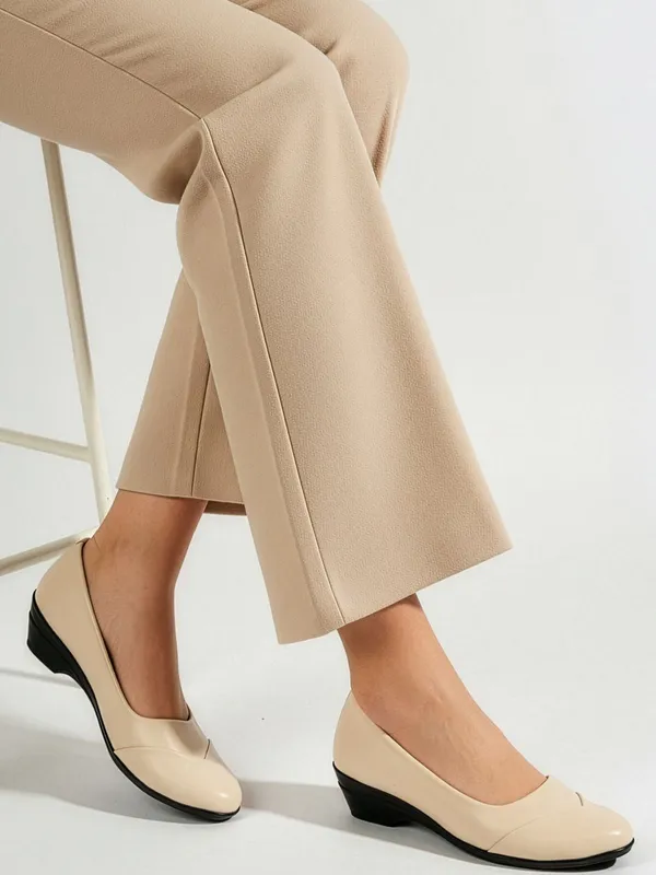 Cream_Synthetic_Leather_Casual_Slip_On_Bellies_For_Women