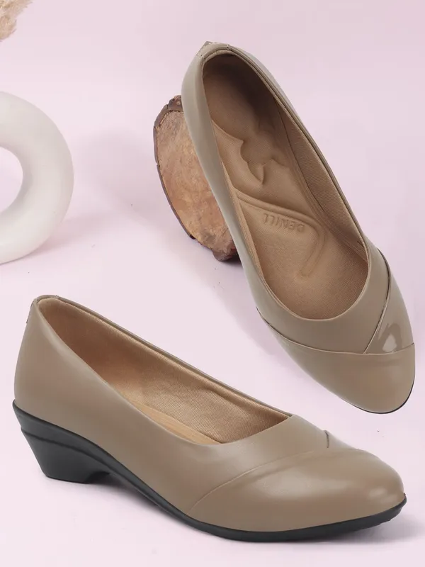 Beige_Synthetic_Leather_Bellies_For_Women