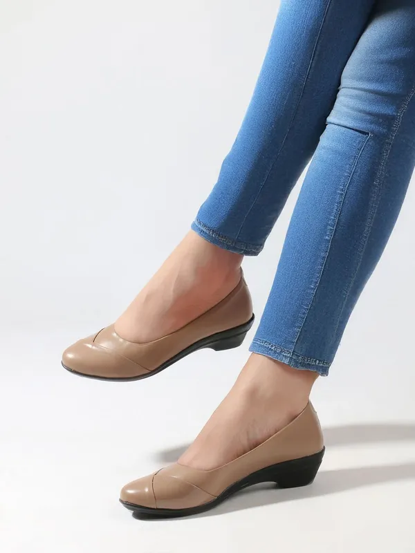 Beige_Synthetic_Leather_Bellies_For_Women
