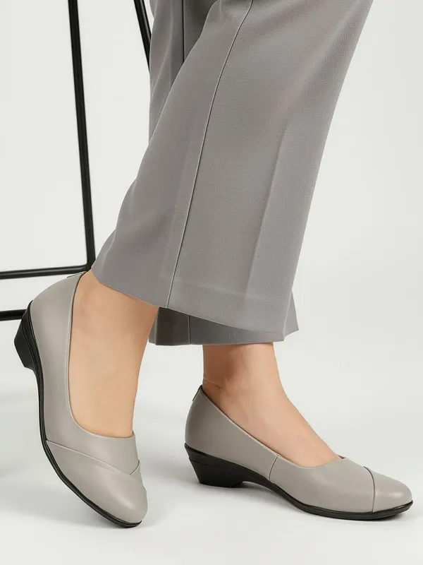Grey_Synthetic_Leather_Casual_Slip_On_Bellies_For_Women