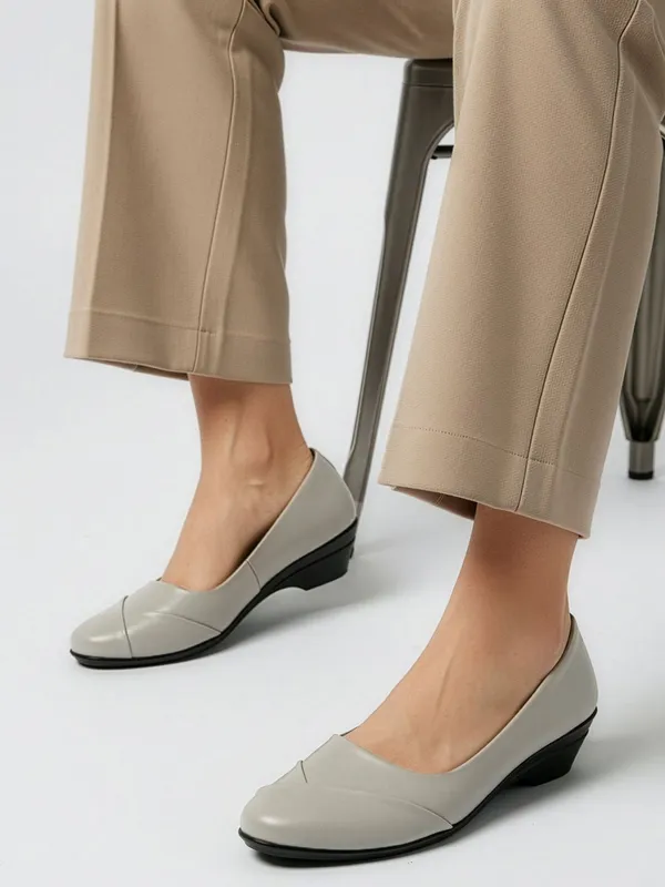 Grey_Synthetic_Leather_Casual_Slip_On_Bellies_For_Women