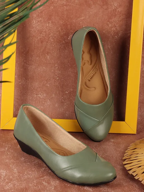 Olive_Synthetic_Leather_Casual_Slip_On_Bellies_For_Women