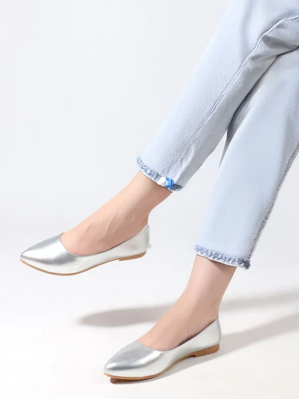 Silver_Synthetic_Leather_Casual_Slip_On_Bellies_For_Women