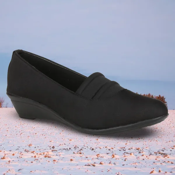Black_Synthetic_Wedges_For_Women