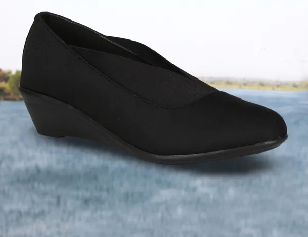 Black_Synthetic_Wedges_For_Women