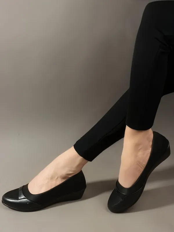 Black_Synthetic_Casual_Bellies_For_Women