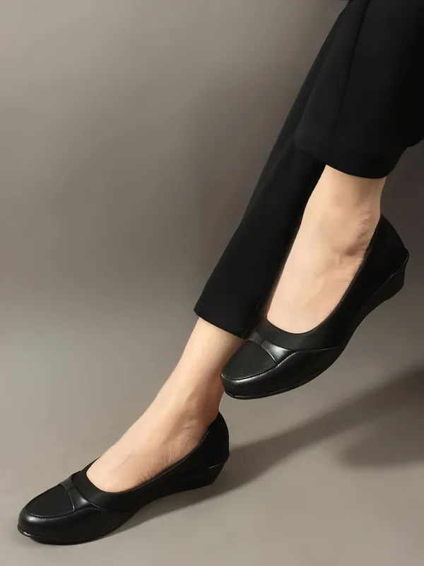 Black_Synthetic_Casual_Bellies_For_Women