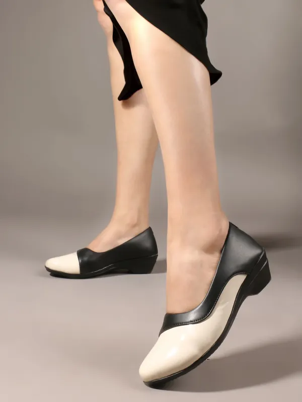 Cream_Synthetic_Leather_Casual_Slip_On_Bellies_For_Women