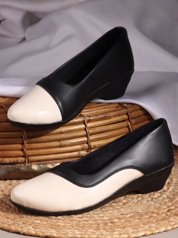 Cream_Synthetic_Leather_Casual_Slip_On_Bellies_For_Women