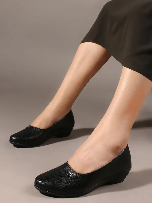 Black_Synthetic_Leather_Casual_Slip_On_Bellies_For_Women