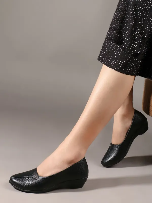 Black_Synthetic_Leather_Casual_Slip_On_Bellies_For_Women
