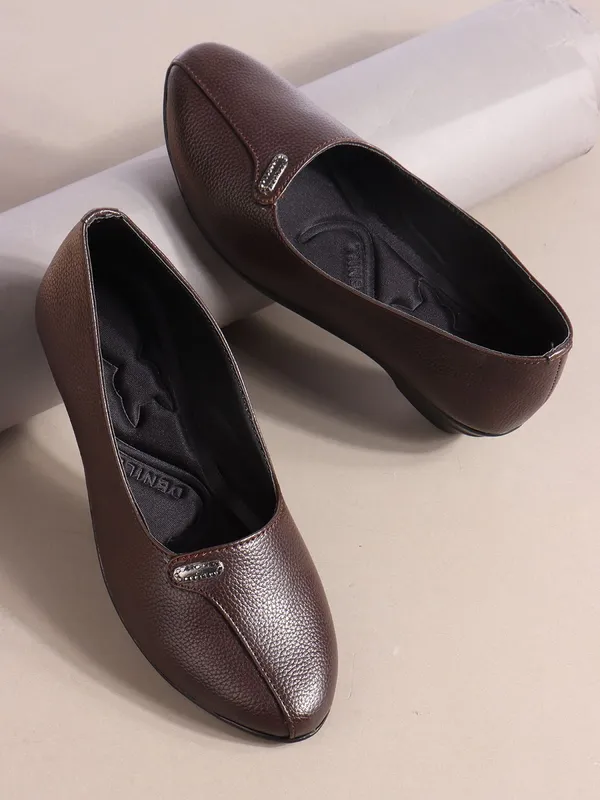 Brown_Synthetic_Leather_Casual_Slip_On_Bellies_For_Women