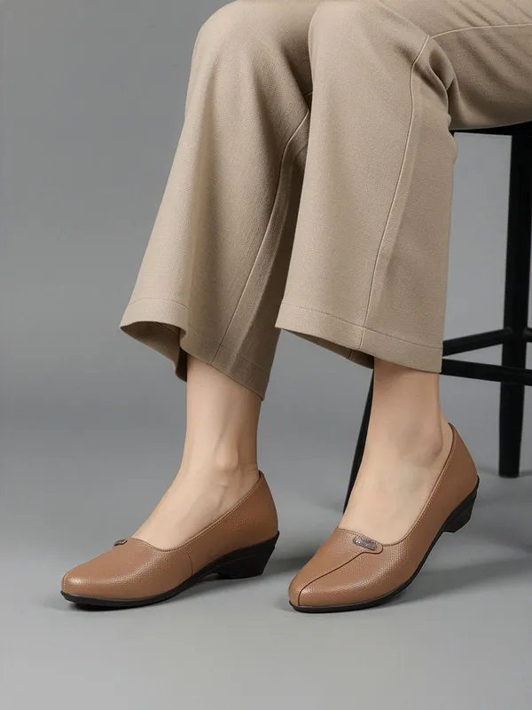 Beige_Synthetic_Leather_Bellies_For_Women