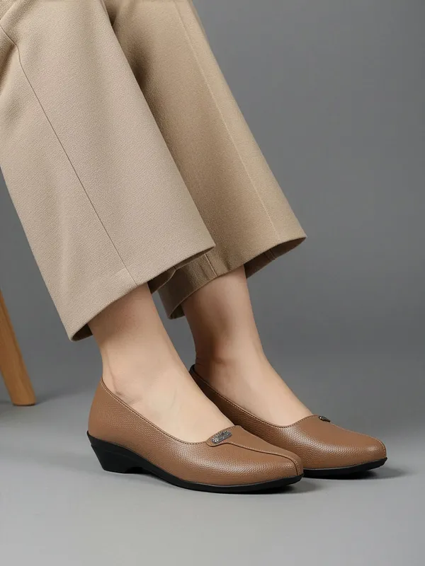 Beige_Synthetic_Leather_Bellies_For_Women