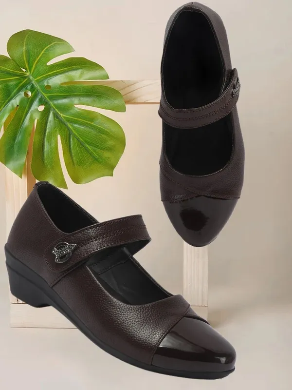 Brown_Synthetic_Leather_Casual_Slip_On_Bellies_For_Women