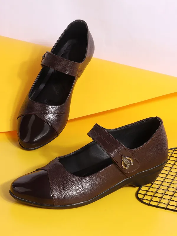 Brown_Synthetic_Leather_Casual_Slip_On_Bellies_For_Women
