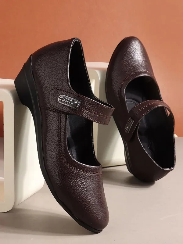 Brown_Synthetic_Leather_Casual_Slip_On_Bellies_For_Women