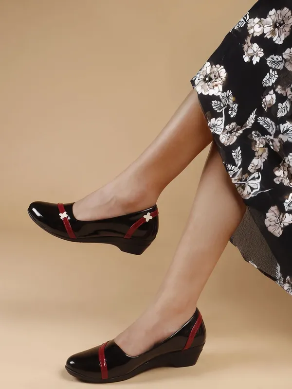 Black_Patent_Leather_Casual_Slip_On_Bellies_For_Women