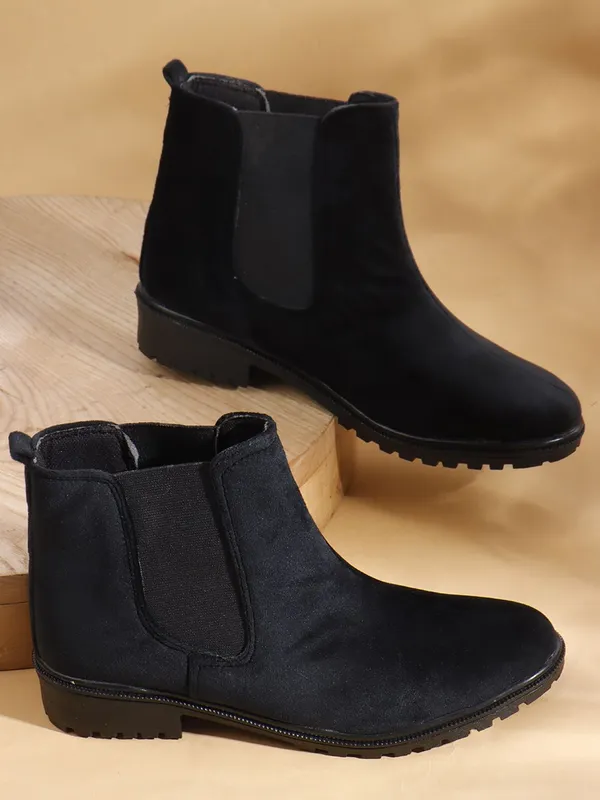 Black_Suede_Boots_For_Women