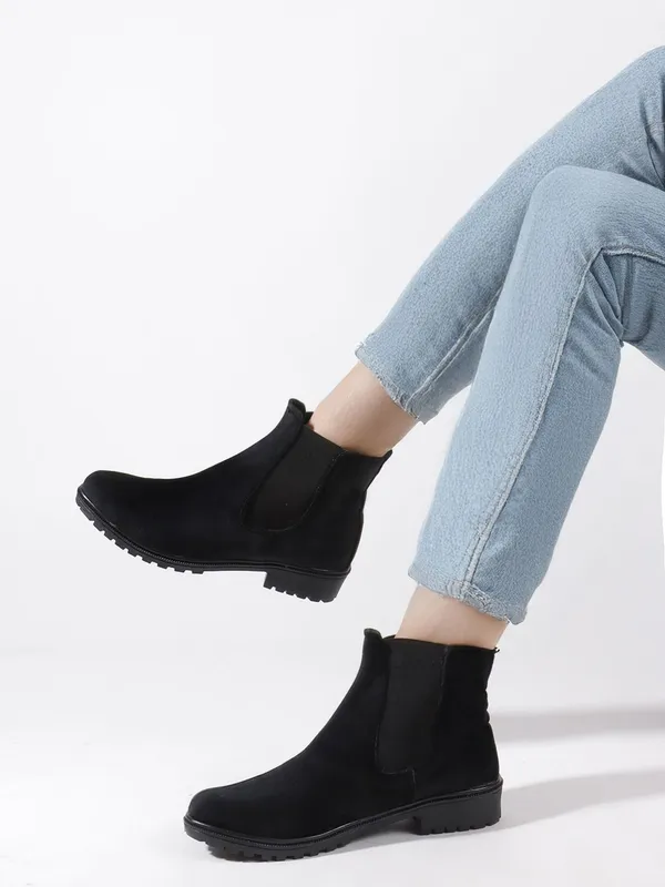 Black_Suede_Boots_For_Women