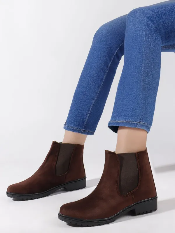 Brown_Suede_Boots_For_Women