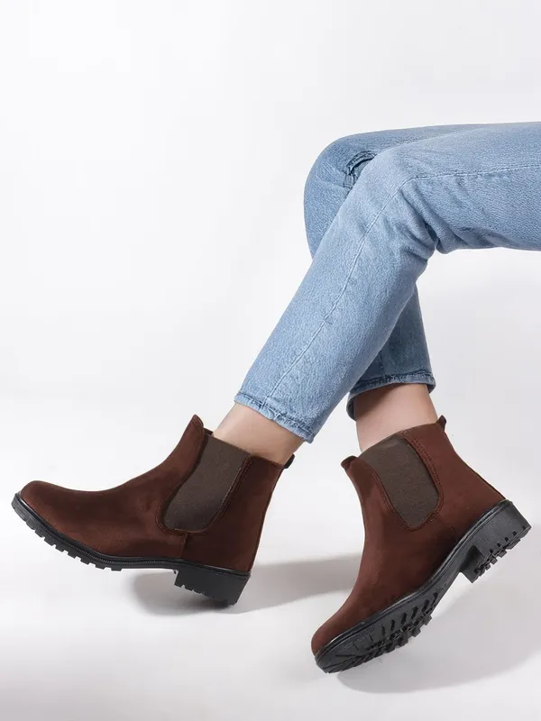 Brown_Suede_Boots_For_Women