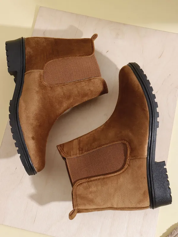 Tan_Suede_Boots_For_Women