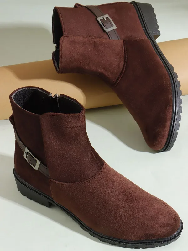 Brown_Suede_Boots_For_Women