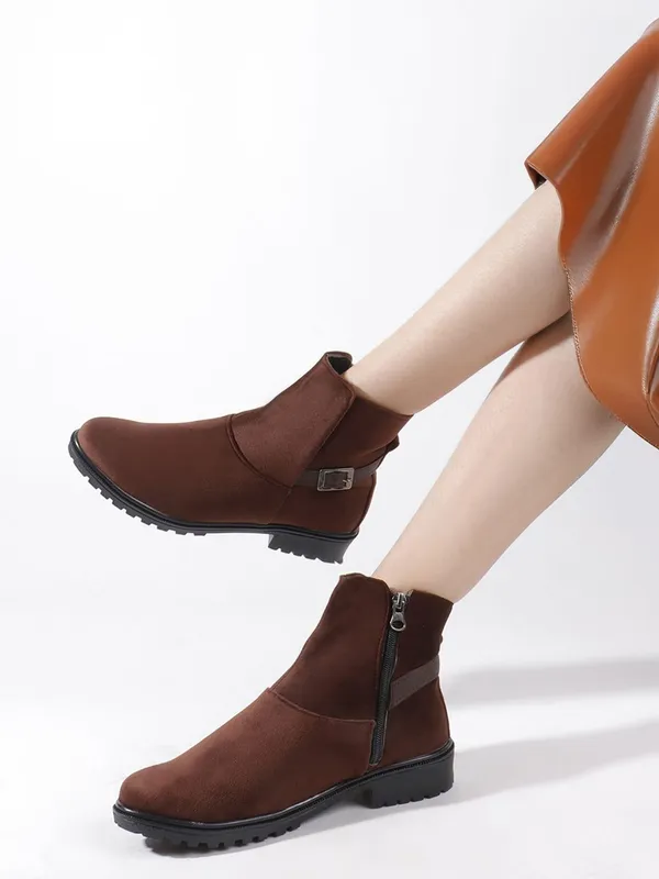 Brown_Suede_Boots_For_Women