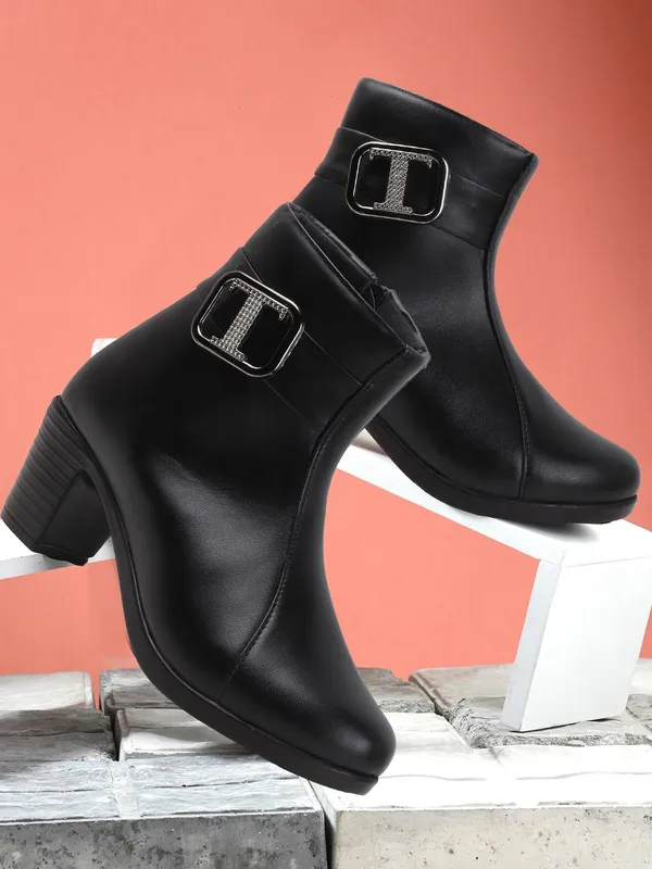 Black_Synthetic_Leather_Boots_For_Women