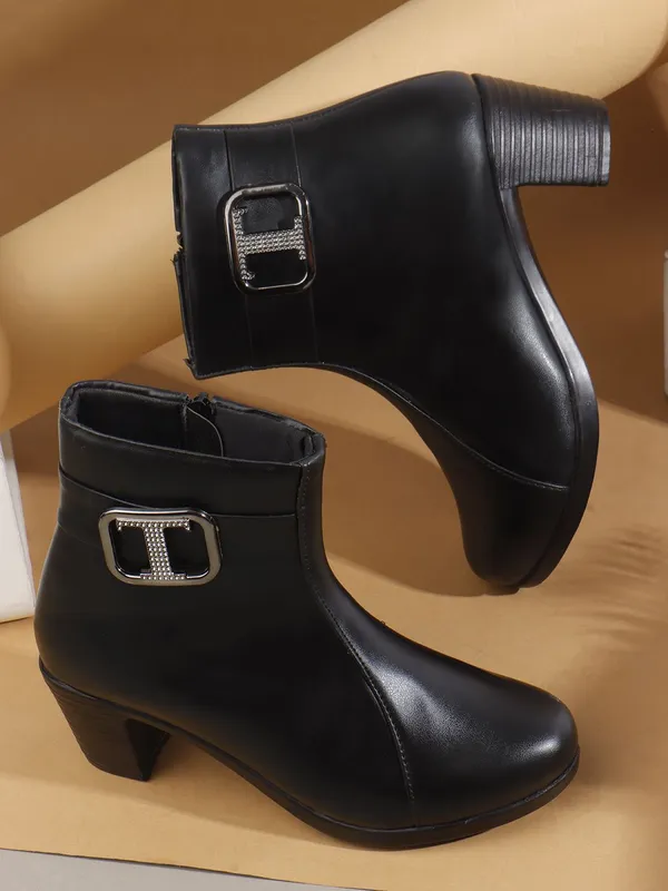 Black_Synthetic_Leather_Boots_For_Women