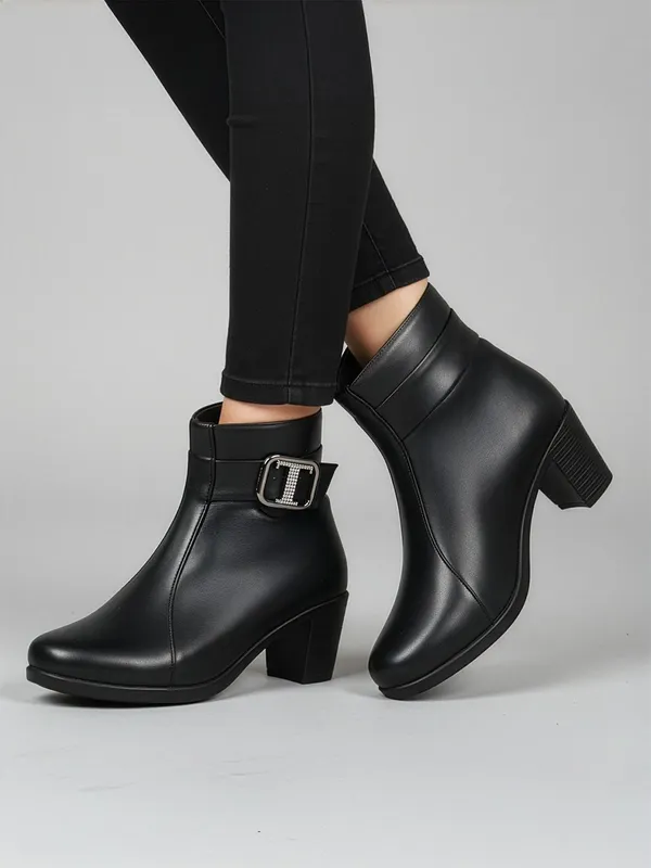 Black_Synthetic_Leather_Boots_For_Women