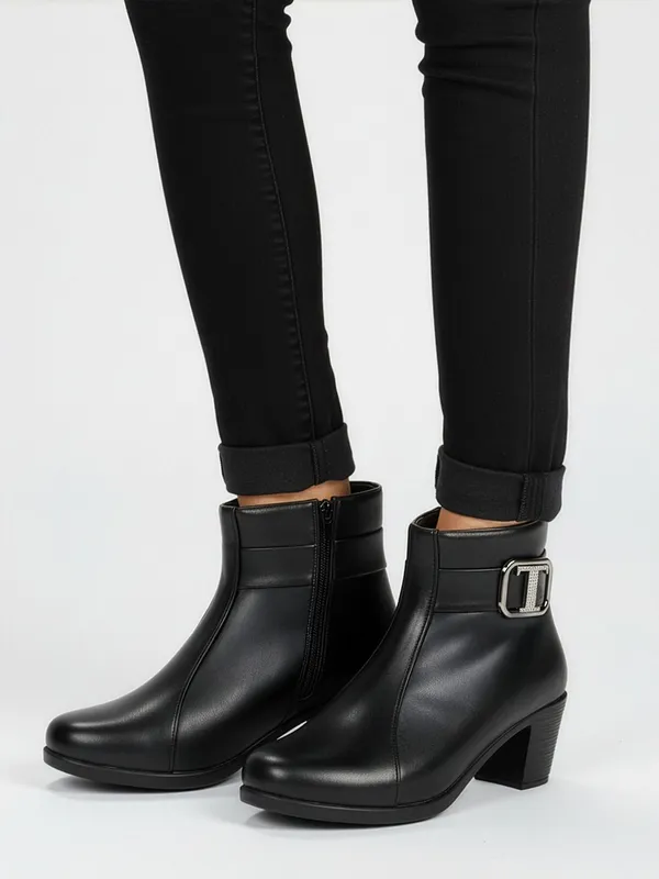Black_Synthetic_Leather_Boots_For_Women
