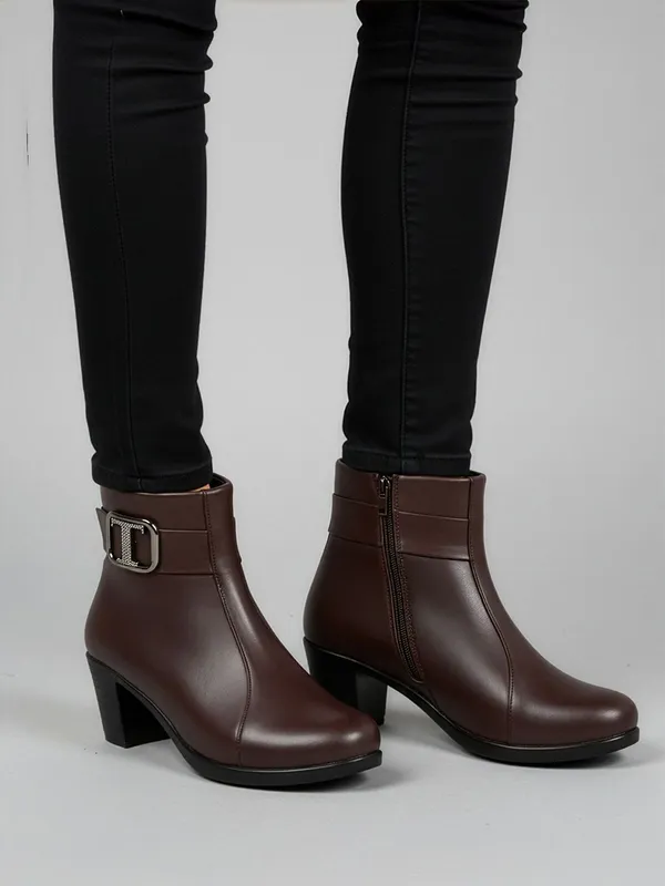 Brown_Synthetic_Leather_Boots_For_Women