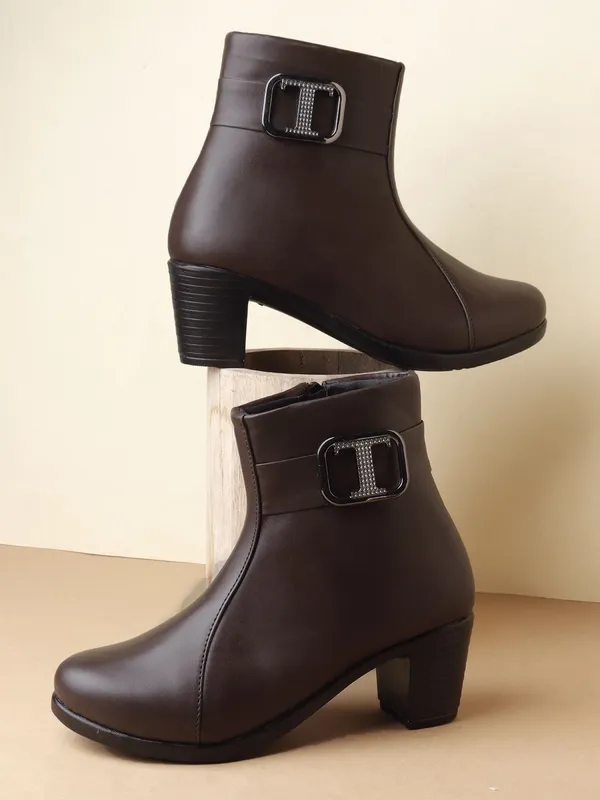 Brown_Synthetic_Leather_Boots_For_Women